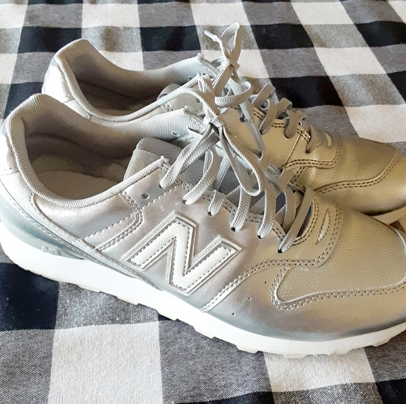 *Womens New Balance Tennis/Running Shoes Sz 8.5 - Picture 2 of 5